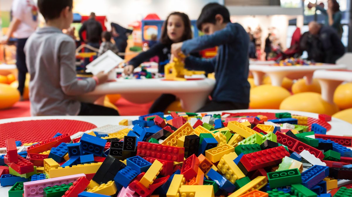 Na některé stavebnice Lego se čeká i měsíce